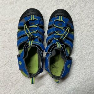Kids Water Shoes/Sandals Size 3